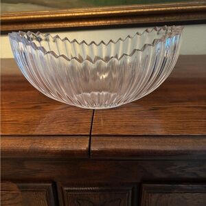 Elegant Pressed Crystal Clear Glass Serving Bowl